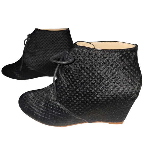 Marais USA Wedge Real Calfhair Black Lace Up Ankle Bootie Size 10 - Picture 1 of 8